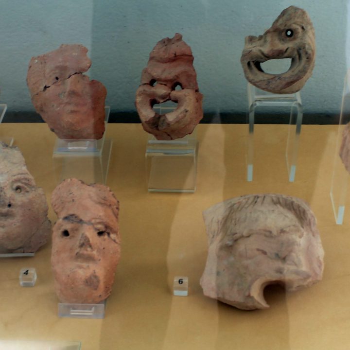 Les masques et les protomés humains puniques