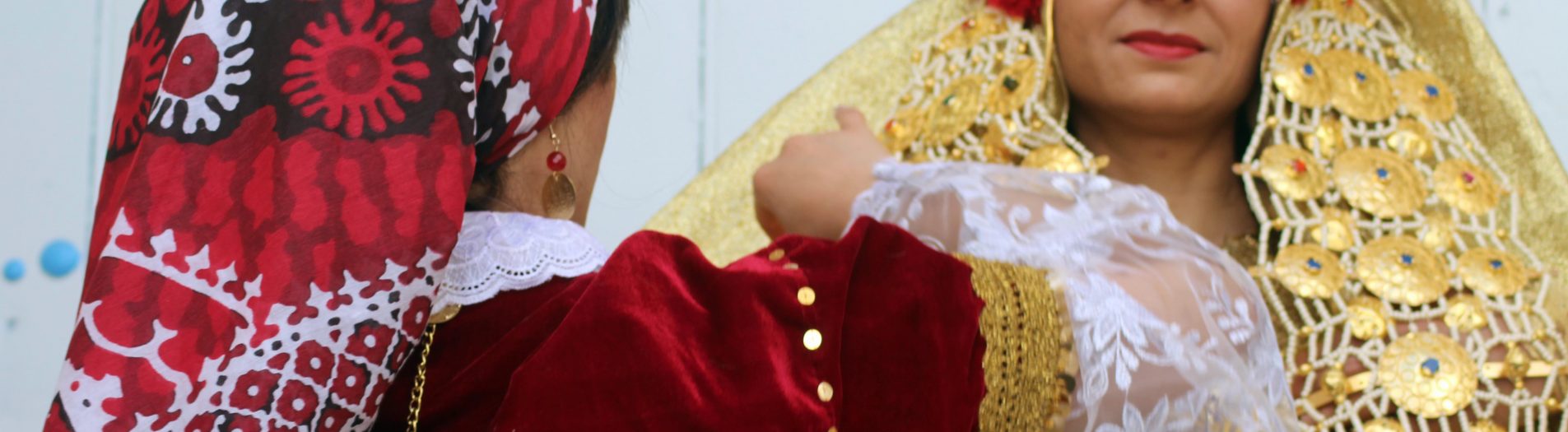Le costume traditionnel Tunisien dans la médina de Sfax