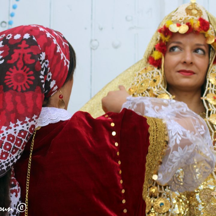 Le costume traditionnel Tunisien dans la médina de Sfax