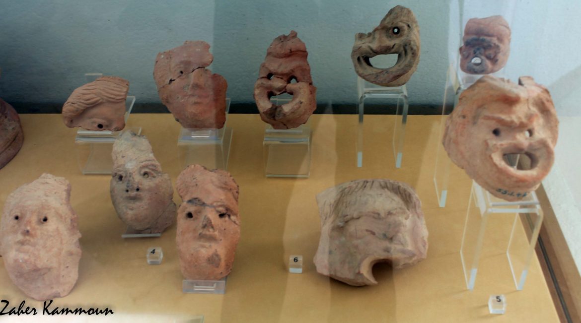 Masques de jeunes filles et masques comiques d'hommes, musée de Carthage